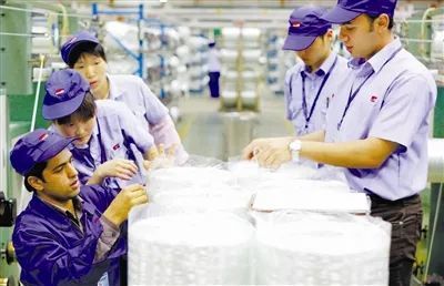 巨石的七張名片 解碼網絡公司的創新與多元生態